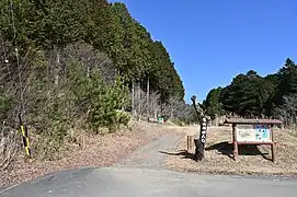 亀山城址入口