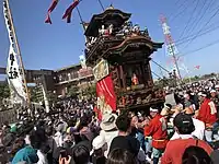 神前神社前での山車曳き回し