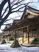 如意輪堂と開山堂（手前）