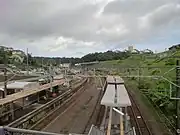 ホーム（構内の跨線橋から川内方面を望む）