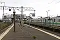 上磯駅構内の様子。右側が函館方面への折り返し列車とホーム。（2013年10月）