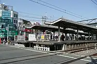 隣接する踏切から(2012年4月)