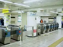 虎ノ門方面改札口(2005年10月24日)