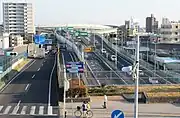 両端の国道302号と直接接続