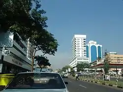 中心都市カンパラ