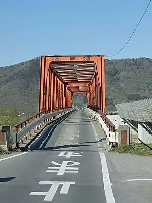 西側のトラス部から見た冠着橋