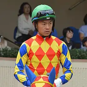 パドックで周回する藤井