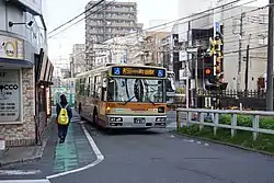 中町一丁目付近を走行する町55(ま152)