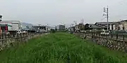 金屑川(国道202号、岸添橋付近、左:原、右:小田部)