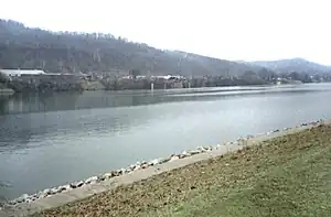 カナー川沿いの国道60号線