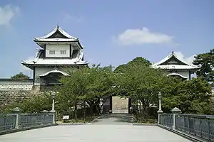 江戸町通りから望む金沢城石川門