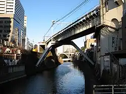 総武線高架橋下（東京都千代田区・昌平橋から上流の聖橋方向を望む）