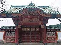 厳有院霊廟勅額門（重要文化財）