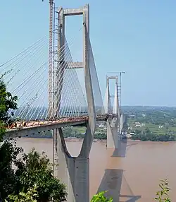 建設中の康博長江大橋(合江長江二橋、2012年)
