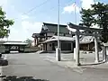 歓喜院（奥）と大枝香取神社（手前）
