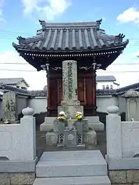 神吉頼定の墓石
