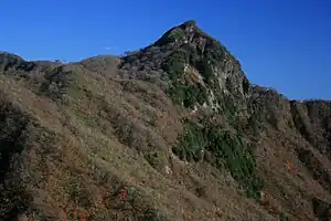 林道冠山線から望む冠山