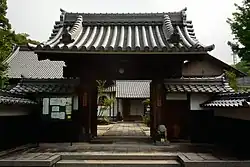 感応寺 山門