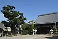 本堂とスダジイ