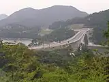 2004年(平成16年)11月22日に開通した頭島大橋(写真は開通翌年の2005年8月)。