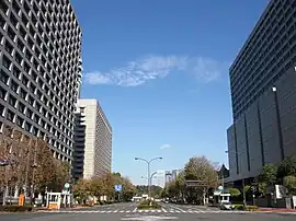 千代田区・霞が関一丁目官僚たちが勤務する中央官庁街・「霞が関」。中央省庁のほとんどがここに集中しており、弁護士会館なども所在する。