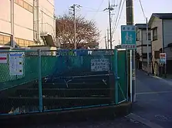 上流。見沼区東門前付近の住宅街を流れる