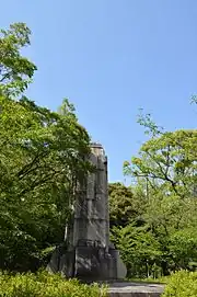 現在の加藤高明伯銅像台座