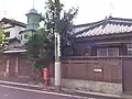 北側公道より外観を見る（2016年11月5日撮影）