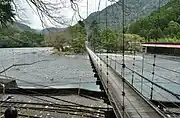 川根両国駅傍の両国吊橋（2015年4月）