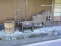 唐箕と脱穀機(京都府南丹市美山町北にて)