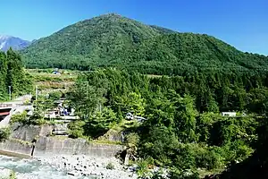 北西の吉野から望む風越山（2009年10月4日）
