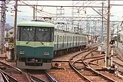登場時は600 Vで2M2T相当の4両編成として使用された。その当時の宇治線宇治行き電車（中書島駅にて）