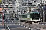 京阪電気鉄道の併用軌道と、4両編成で全長64mの京阪京津線「京阪800系電車」（2019年11月）