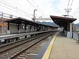 ホーム(右が中書島方面)
