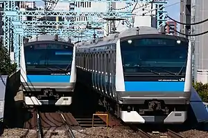 根岸線を走行するE233系1000番台(2022年2月 桜木町駅 - 関内駅間)