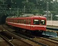 600形に改番後、廃車直前のデハ6011983年8月、逸見駅にて撮影