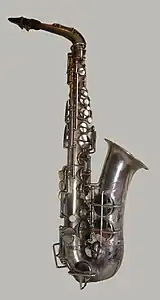ヴィテージ銀めっき 'Pennsylvania Special' アルトサクソフォーン。1930年頃、セルマーのためにKohlert & Sonsによってチェコスロバキアで製造された。