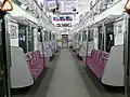 9731編成- 9735編成の車内車端部の窓が無く、袖仕切りの形状も異なる