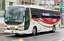 長野善光寺行きとなる京王バス(プライムK仕様車)