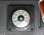京王ATCの運転台の車内信号機、停止位置付近での5&nbsp;km/hでの速度照査の状態