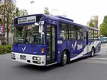 中学校・高等学校の例(明治大学付属明治中学校・高等学校、京王バスが運行)