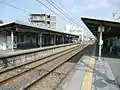 京成千葉側から望む駅ホーム（2011年10月）