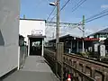 駅名看板更新前の駅舎（2013年8月18日）