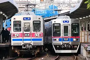 金町線で運用される3500形更新車と3600形(2020年10月 柴又駅)