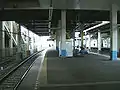 駅ホーム、2019年9月にはベンチ手前に待合室が設置（2007年2月）