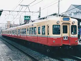 改軌35周年を記念し、3050形3062編成で旧赤電色を復元したもの