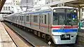 前部標識灯や後部標識灯の意匠が変更された6次車（3828編成）（2013年6月 京成小岩駅）
