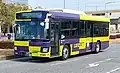 野村不動産が運営するランドポートのラッピングが施された専用の送迎車（KS-7100）