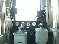 更新車 運転台