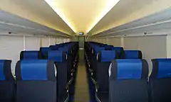 天井はドーム型で間接照明